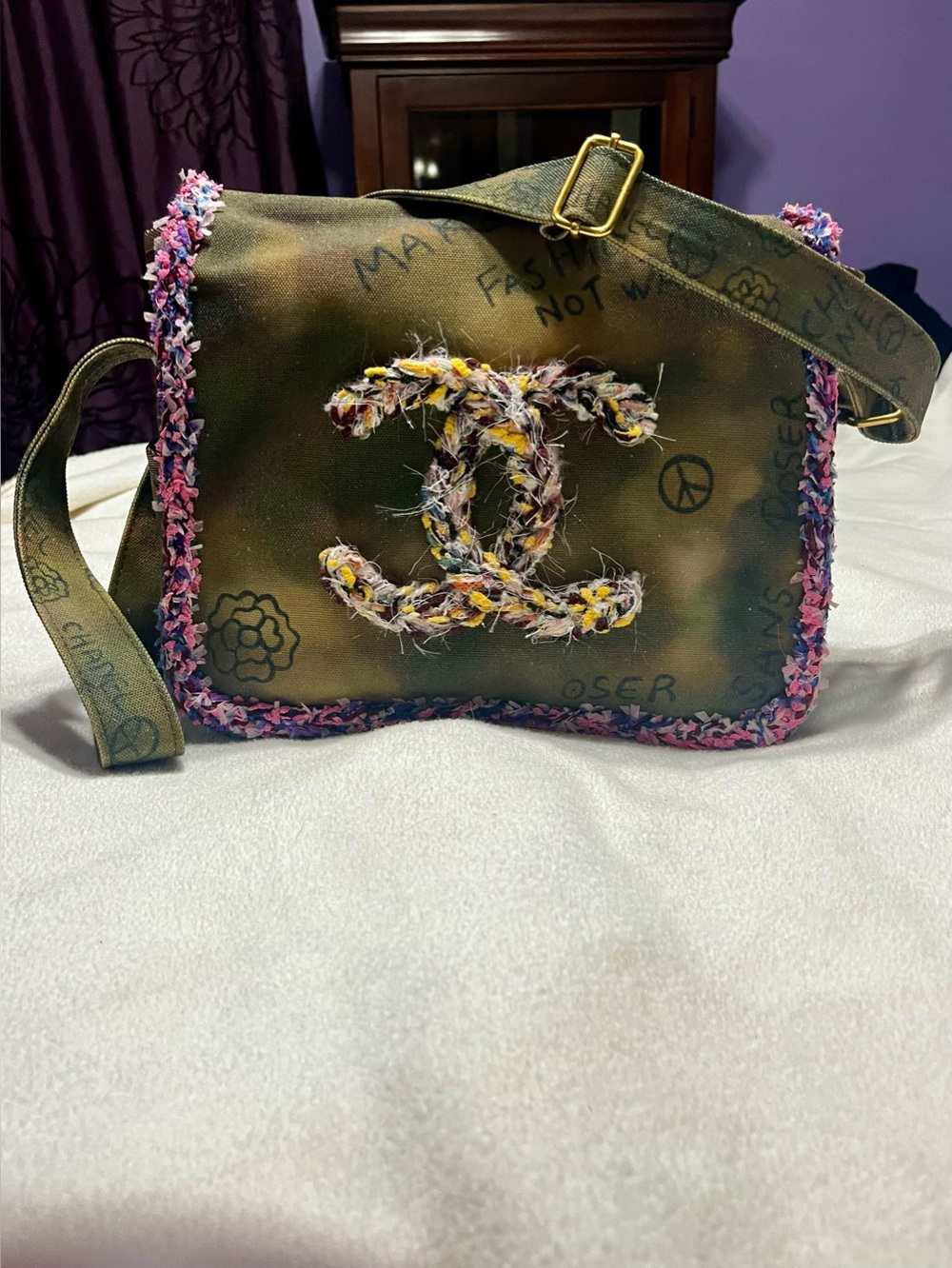 ๐ Double C Designer Canvas Graffiti Letter Logo Cross Body Flap Messenger Bag